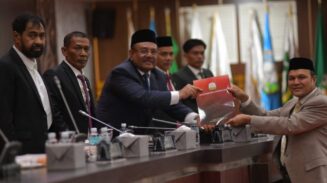 Gubernur Mualem Hadiri Sidang Paripurna Penyampaian Rekomendasi LKPJ Aceh 2025