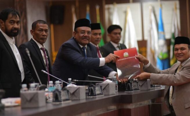 Gubernur Mualem Hadiri Sidang Paripurna Penyampaian Rekomendasi LKPJ Aceh 2025