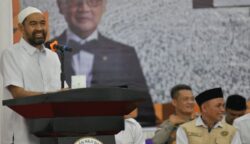 Mualem Lepas Kloter Pertama Calon Jemaah Haji Aceh
