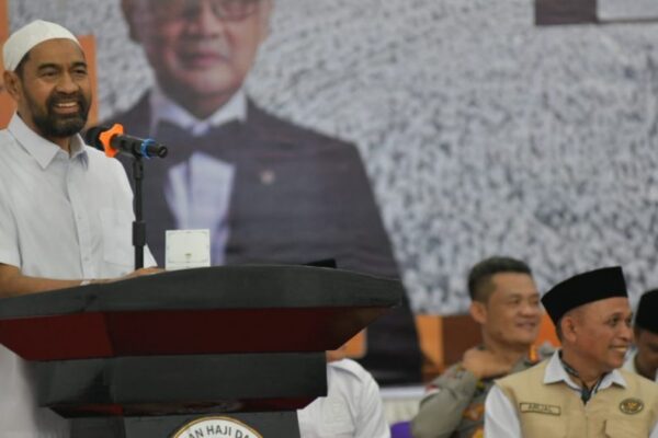 Mualem Lepas Kloter Pertama Calon Jemaah Haji Aceh