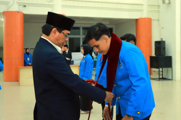 Mujiburrahman Lantik DEMA dan SEMA UIN Ar-Raniry Periode 2026–2027