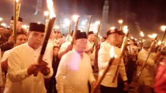 Semarak Tahun Baru Islam, Ribuan Warga Abdya Ikuti Pawai Obor Bersama Bupati Safaruddin