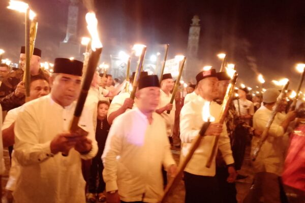 Semarak Tahun Baru Islam, Ribuan Warga Abdya Ikuti Pawai Obor Bersama Bupati Safaruddin