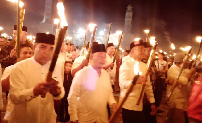 Semarak Tahun Baru Islam, Ribuan Warga Abdya Ikuti Pawai Obor Bersama Bupati Safaruddin