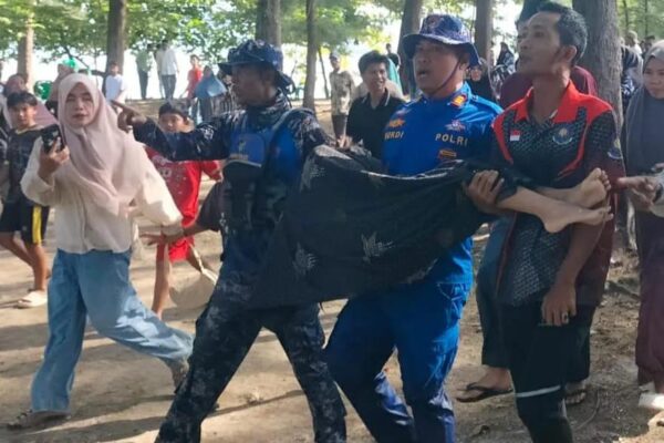 Tim Gabungan Temukan Aida Mengapung Sejauh Satu Mil dari Pantai Ujong Manggeng