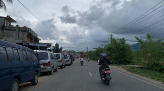 Puluhan Kendaraan Antre Solar Subsidi di SPBU Abdya, Warga Minta Aparat Turun Tangan