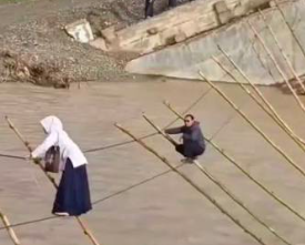Viral Siswa Menyeberang Sungai Berpegangan Tali, Pemerintah Aceh Minta BNPB Bangun 4 Jembatan Sekaligus