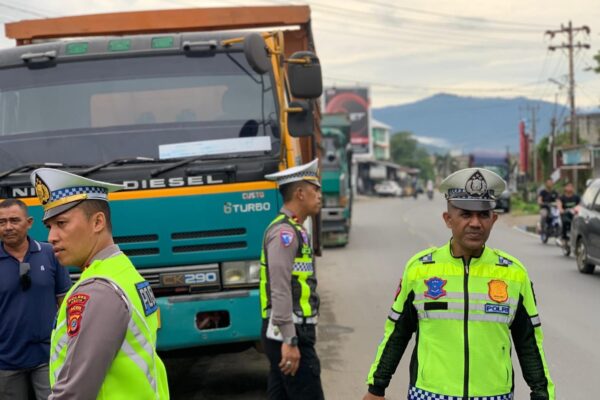 Satlantas Polres Abdya Tertibkan Antrean BBM yang Ganggu Arus Lalu Lintas