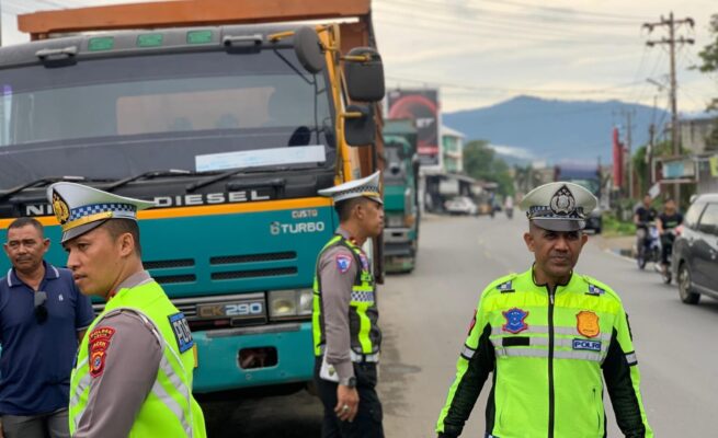 Satlantas Polres Abdya Tertibkan Antrean BBM yang Ganggu Arus Lalu Lintas