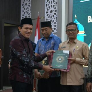 Wagub Aceh Salurkan 50.000 Al-Qur’an Bantuan Arab Saudi ke Masyarakat Aceh