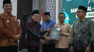 Wagub Aceh Salurkan 50.000 Al-Qur’an Bantuan Arab Saudi ke Masyarakat Aceh