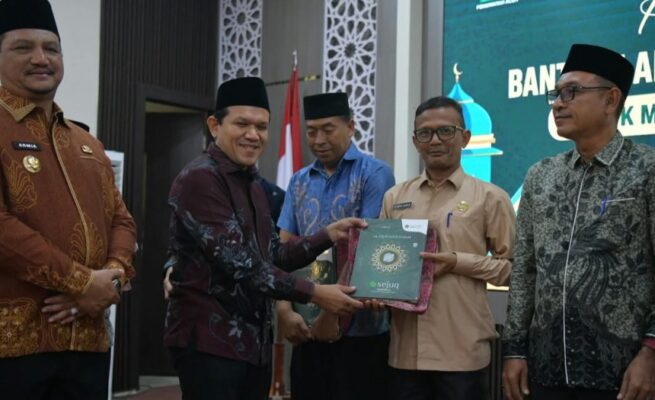 Wagub Aceh Salurkan 50.000 Al-Qur’an Bantuan Arab Saudi ke Masyarakat Aceh