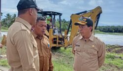 Sawah Warga Terendam, Bupati Safaruddin Kerahkan Alat Berat Normalisasi Drainase