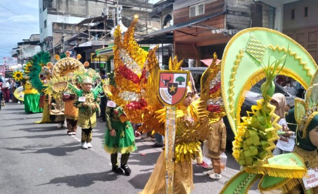 Busana Adat hingga Kostum Unik, Kreativitas Anak Meriahkan Karnaval HUT RI di Blangpidie