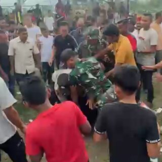 Wartawan Diduga Dipukul Oknum TNI Saat Ricuh Suporter Bola di Lapangan Bumigas Aceh Utara