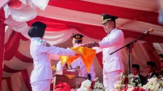 Safaruddin Pimpin Pengibaran Merah Putih pada HUT ke-81 RI di Abdya