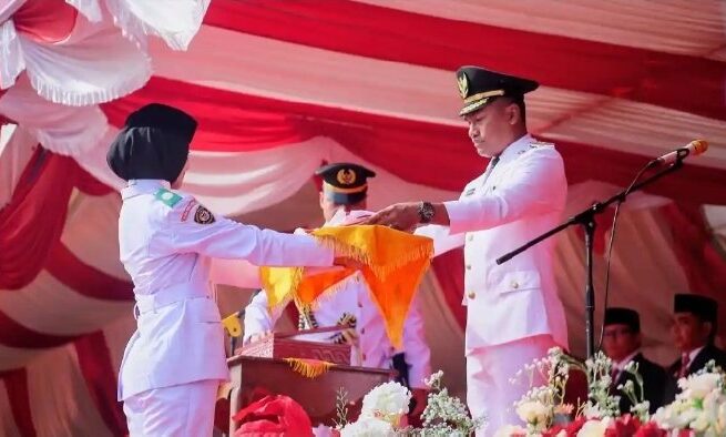 Safaruddin Pimpin Pengibaran Merah Putih pada HUT ke-81 RI di Abdya